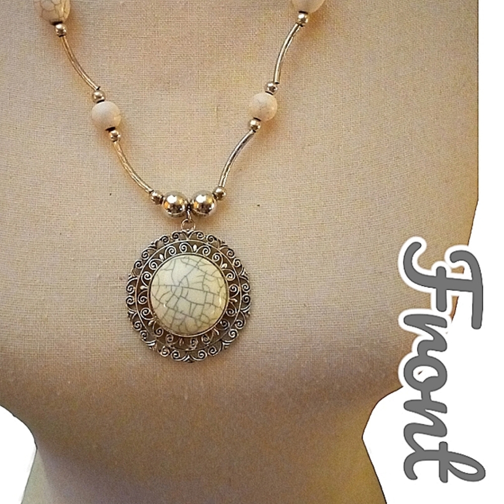 3 Retro 90s Chunky Acrylic Necklaces - Picture 3 of 8